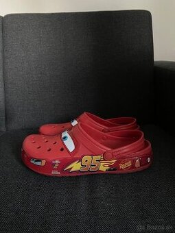 MC QUEEN CROCS