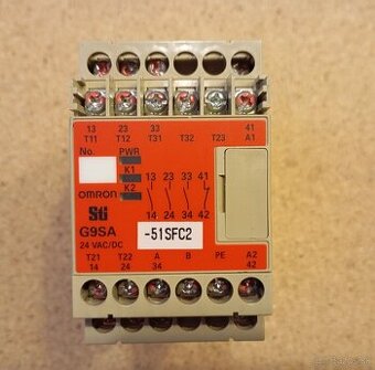 Bezpečnostné relé OMRON G9SA-301, 24V AC/DC
