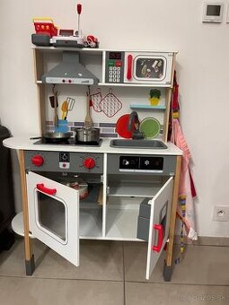 Detska drevena kuchynka s prislusenstvom