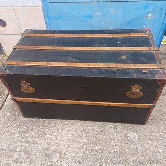 Starožitný lodný kufor