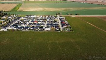 Slnečný pozemok o výmere 597 m2, Potôčky / Dolná Krupá / - 1