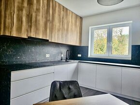 INVESTIČNÁ PRÍLEŽITOSŤ ALEBO BÝVANIE NOVÉ 2izb BYTY PÚCHOV