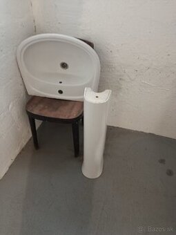 Predám umývadlo aj zo zakrytim sifona.