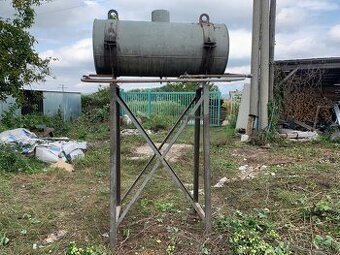 Predám nerezovú nádrž 300l