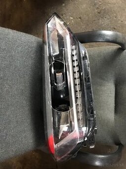 Vw touran 3 pravý svetlomet