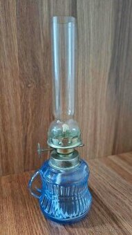 petrolejová lampa – modré lisované sklo (1960-1970)