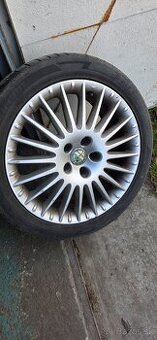 Predam letne pneu 225/45ZR17 Laufen