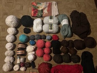 Vlna, bavlnky, vyšívaný obraz - kytica