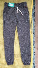 Dámske bavlnené nohavice so šedo-bielym šrafovaným vzorom