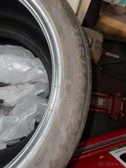 285/40 R22