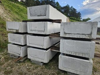 Betónový kvetináč