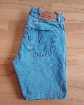 Levis bledomodré