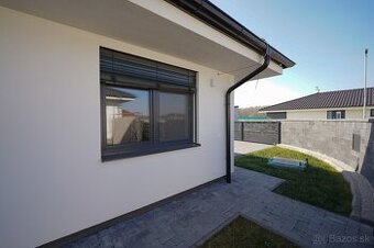 Bungalov 4 izb., blízko hrádze obec Kalinkovo, 534 m2