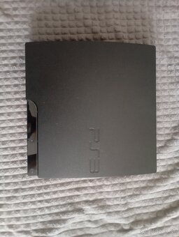 Predám PlayStation 3 Slim (HEN) + 2 ovládače