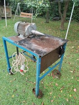 Predám kužeľová štiepačka na drevo 5,5 KW