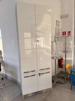 PREDÁME KANCELÁRSKY NÁBYTOK