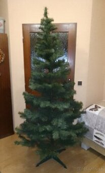 Vianočný stromček-rezervovaný