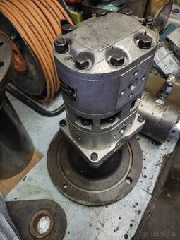 Hydraulické čerpadlo z prírubou