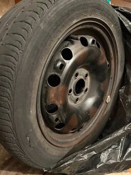 Sada plechových diskov s pneu na Škodu Fabia 2 195/55 R15