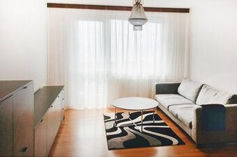 Ponúkame na prenájom 2-izbový byt s balkónom na Benadovej ul