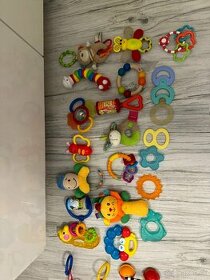 hrkálky a hračky do detskej postieľky