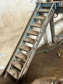 železné schody