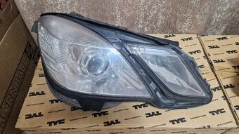 Pravy predny svetlomet Mercedes