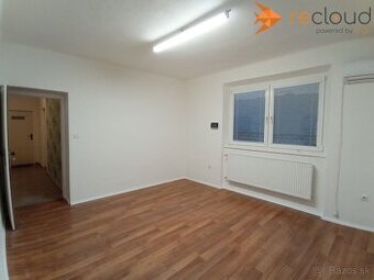 Na prenájom kancelária s klimatizáciou a vlastnou sprchou –