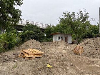 Ponúkam brigadu na záhrade