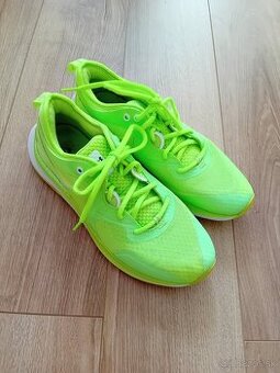 Bežecké tenisky, UNDER ARMOUR, velk. 40