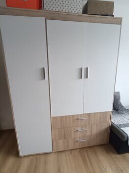 Šatníková skriňa
