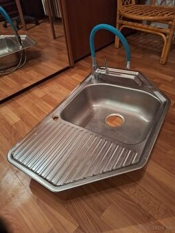 Predám rohový dres.