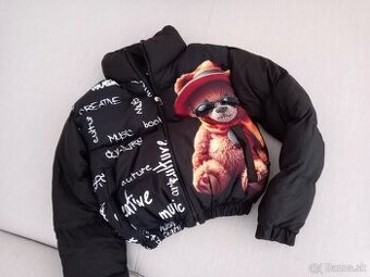 Trendy damska zimna cierna bunda s potlacou a kamienkami