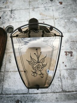 Predám nástennu lampu