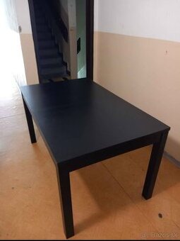 Jedálenský stôl zo stoličkami