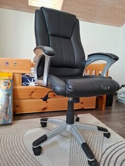 Staršia kancelárska stolička