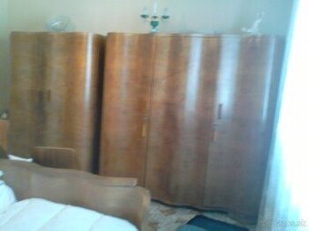 Starožitná orechová spálňa