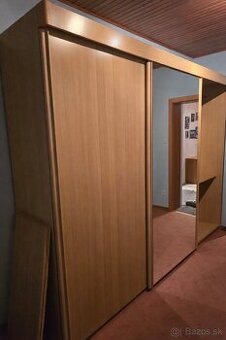 Predám veľkú skriňu – 3 m, zrkadlové dvere