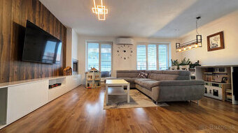 Škandinávsky dizajn a výhľady: zariadený 3-izbový byt