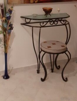 Konzolovy stolík dočasne znížená cena