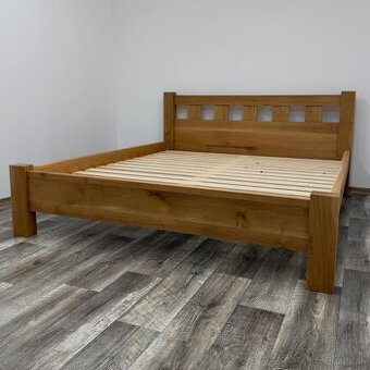 Dubová manželská posteľ