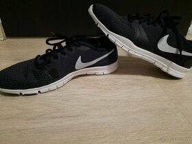 Tenisky Nike vel. 37.5 vhodne do telocvicne - 1