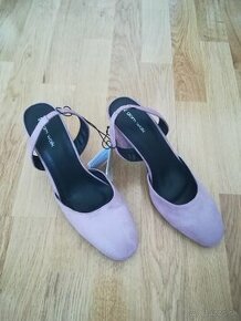 Nové fialkové sandálky