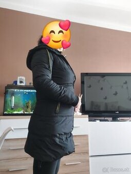 Dámska nenosená zimná čierna predĺžená bunda veĺkosť M - 38