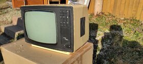 Č-b televízor.