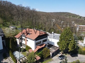 Na predaj priestranná vila s výhľadom na Kamzík v Bratislave