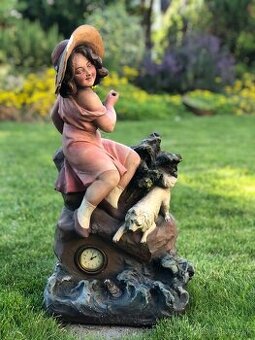 Socha Dievca sa psikom na rybacke