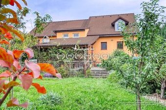 5-izbový rodinný dom s dvomi garážami v obci Špačince