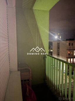 garzónka s balkónom a garážovým státím