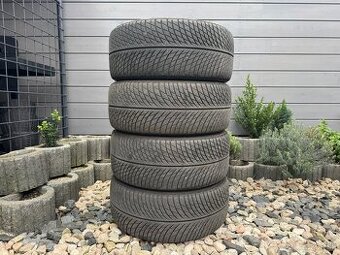 275/35 R20